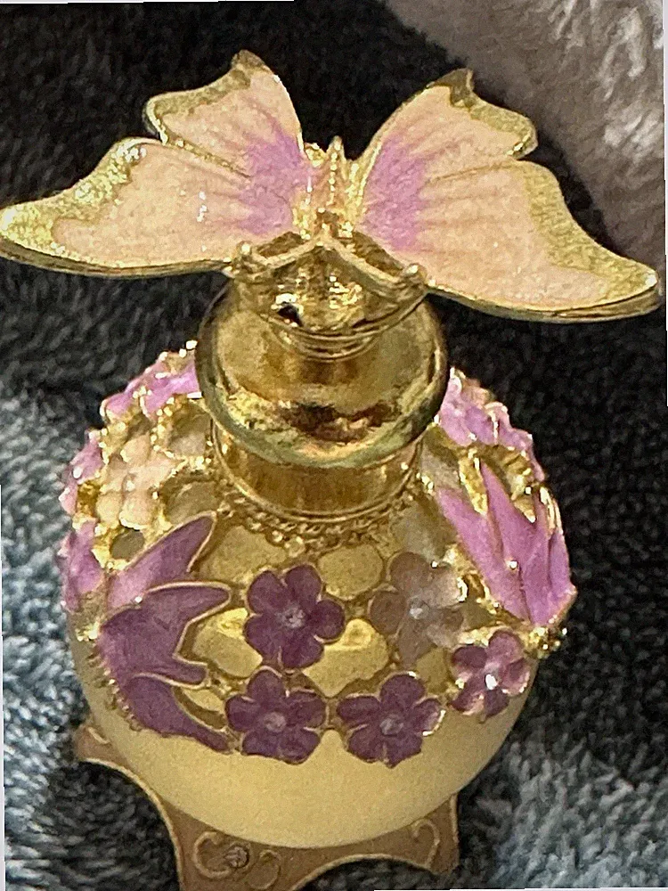 Beautiful Collectable Perfume Bottle With Perfume, Mint Condition, Fast Shipping