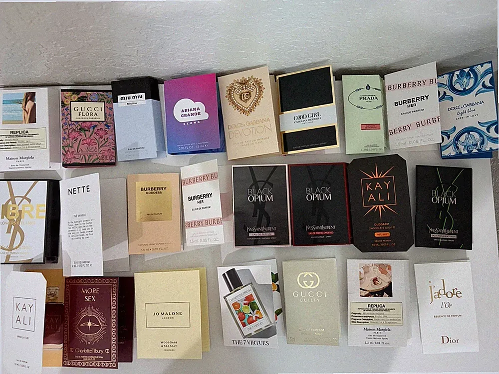 Women's Designer Perfume Sampler LotX 10 Random Discovery Set Vials gift pouch